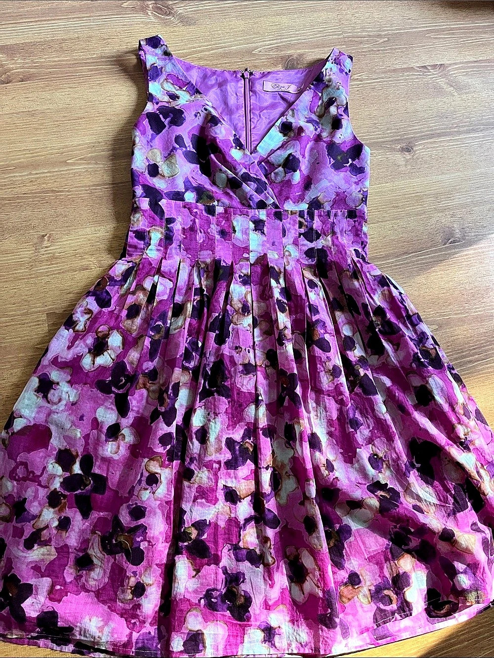 Purple & Eliza J Floral Pleated Dress Fitted Bodice Pleated Skirt, Side Seam Poc